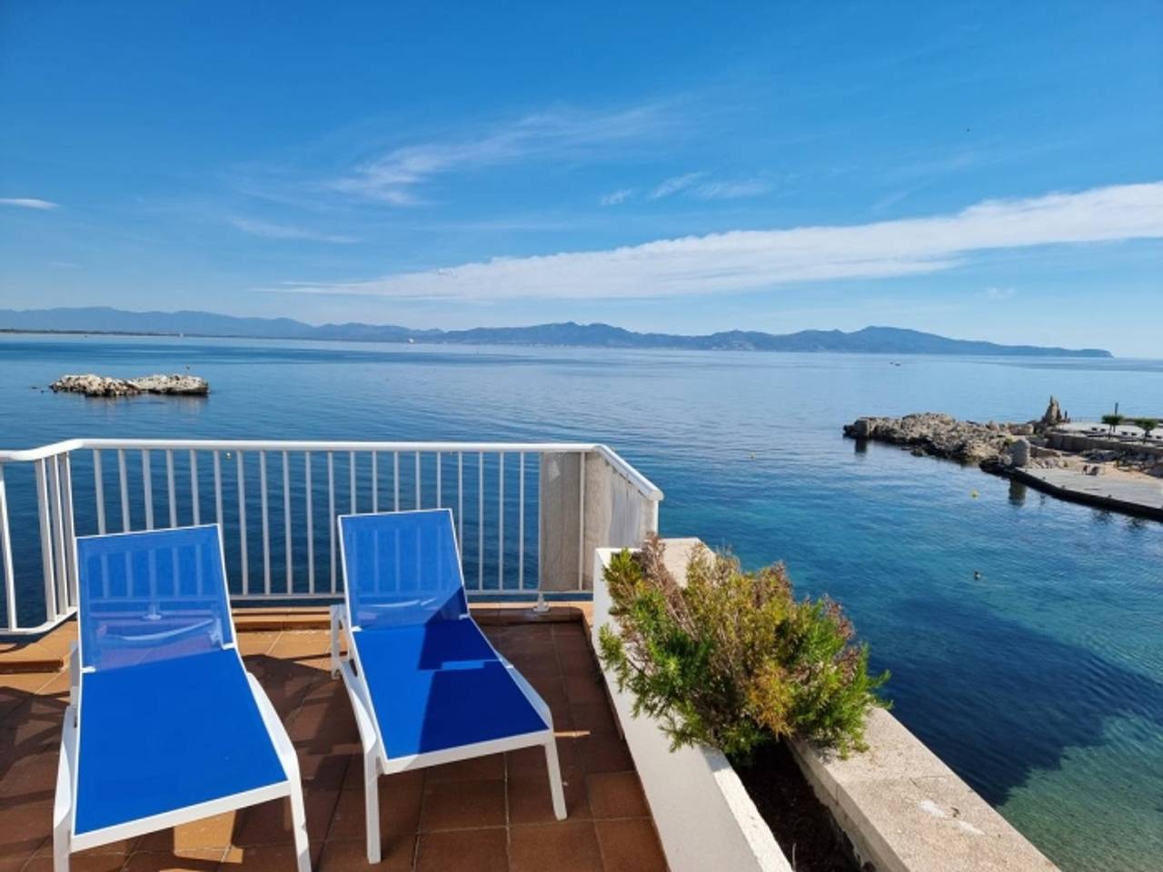 Entire apartment, 3-bedroom apartment with panoramic terrace, near the beach in L'Escala in l'Escala, Upper Empordà