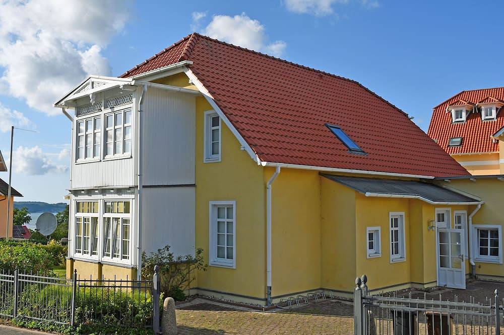 Entire apartment, 04 beautiful 2-room-apartment with glazed veranda - quietly situated in Göhren, Ruegen