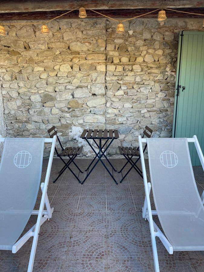 Gîte pour 2 personnes, avec jardin ainsi que piscine et vue, animaux acceptés à Mirabel-aux-Baronnies - 3