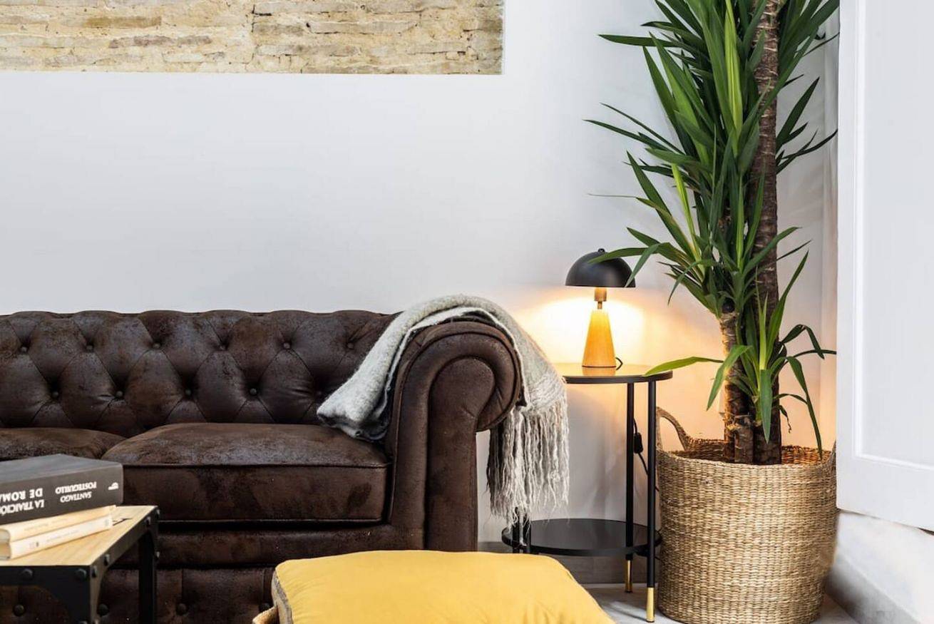 Entire apartment, Cozy 1km to Beach: Air-Conditioned Apartment with Modern Amenities in Cadiz Old Town, Cádiz