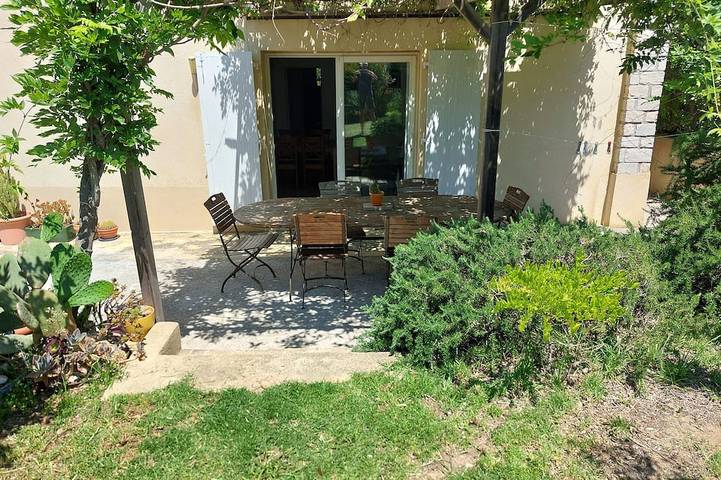 Gîte pour 6 personnes, avec terrasse ainsi que jardin et jacuzzi dans La Madrague