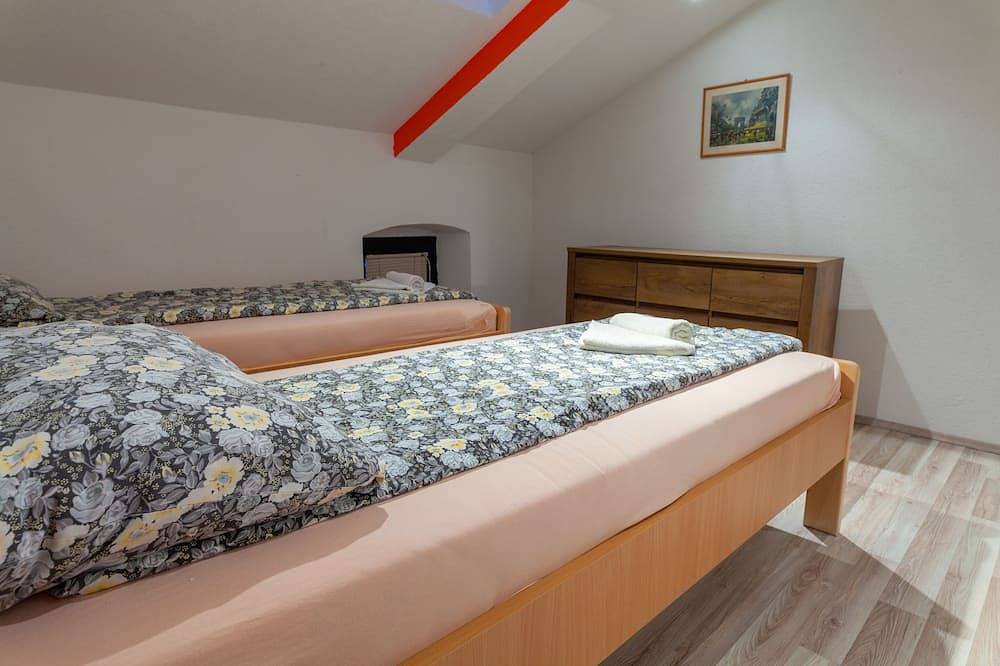 Beautiful istrian villa for 8 people with swimming pool in Rovinjsko Selo, Rovinj region