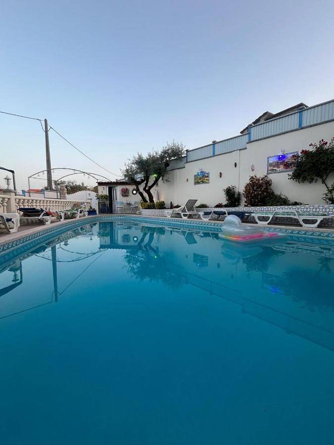 Gîte pour 3 personnes, avec terrasse et piscine ainsi que vue et jardin, animaux acceptés dans Ourém - 3