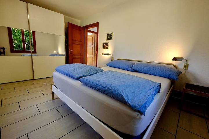 Ganze Wohnung, Cozy 2Br Lake View Apt. in Swiss Chalet & Parking. in Oberhofen am Thunersee, Thunersee