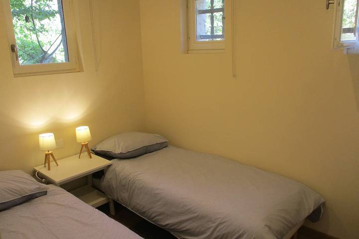 Appartement entier, Dans Mas provençal à Uzès: 2 ch., 4 couch., terrasse, piscine 12X8, jardin, Wifi in Uzès, Région de Nîmes