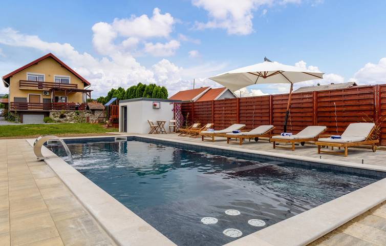 Reizende 2-Zimmer-Wohnung mit Pool in der Nähe des Flusses Veličanka in Pozega-Slawonien