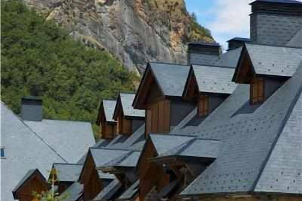 Entire apartment, Cantero 22 - tucasaenlospirineos in Escarrilla, Sallent de Gállego