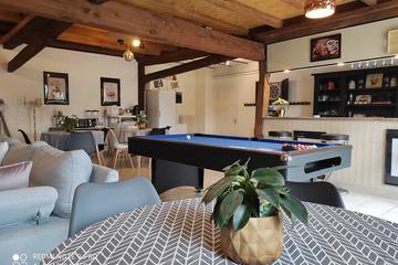 Gîte pour 8 personnes, avec piscine ainsi que jardin et terrasse à Brizambourg