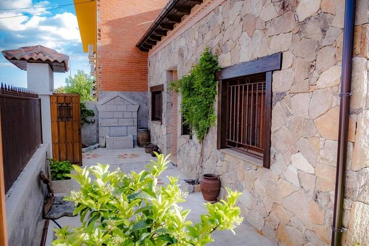 Apartamento para 12 personas, con Terraza además de Jardín y Vistas en Sotillo de la Adrada