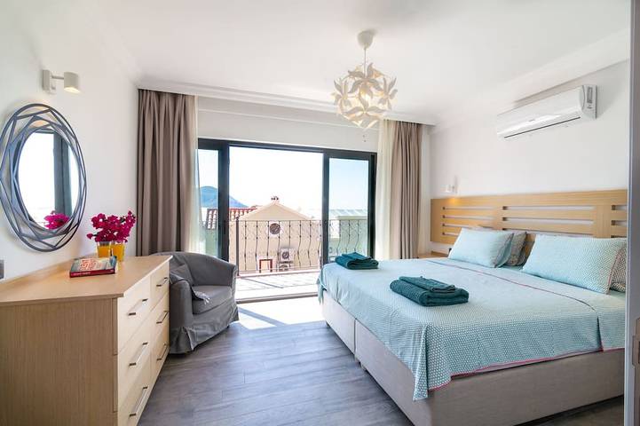 Charmante Villa mit zwei Schlafzimmern mit eigenem Pool. In der Nähe der Stadt. Perfekt für Paare in Kaş, Provinz Antalya