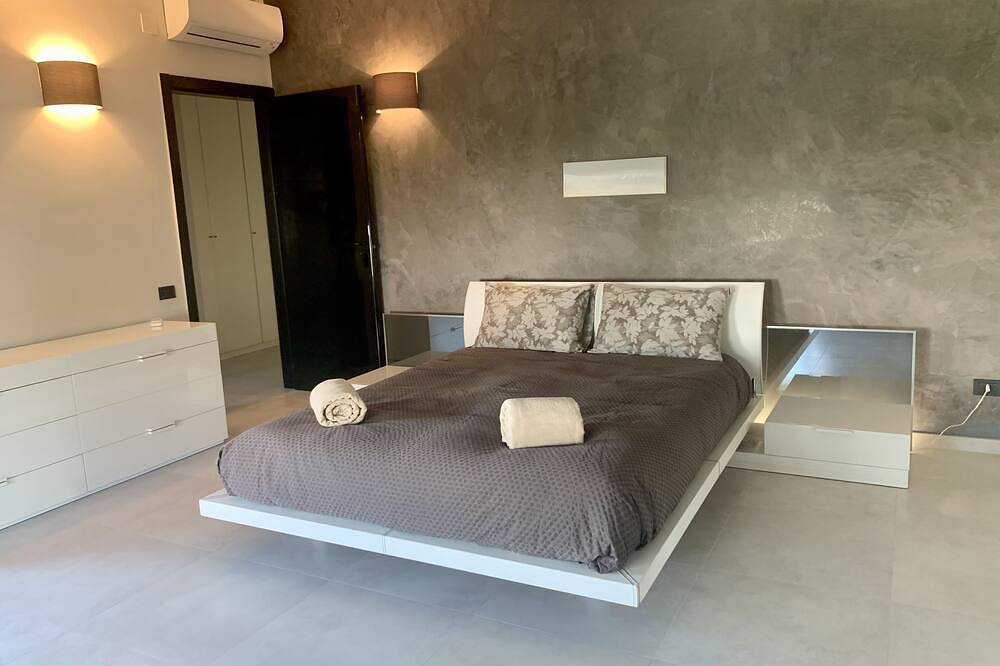 Penthouse de 150 m2, avec très grande terrasse en plein centre de Pompéi in Pompei, Parc national du Vésuve