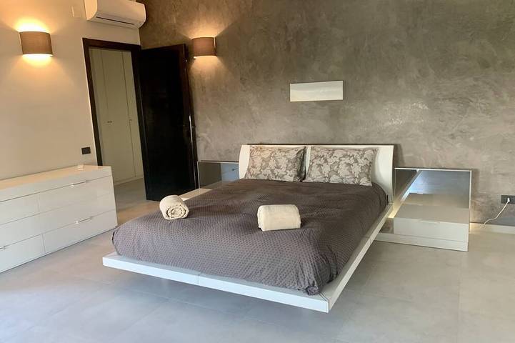 150 m2 penthouse with a very large terrace in the heart of Pompeii in Pompei, Vesuvio National Park