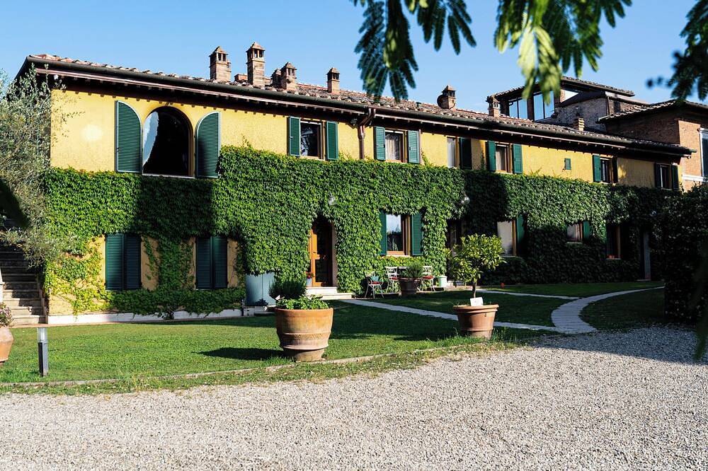 Luxury apartment with pool: dolce vita at 15' on foot from the heart of Siena! in Siena, Siena Province