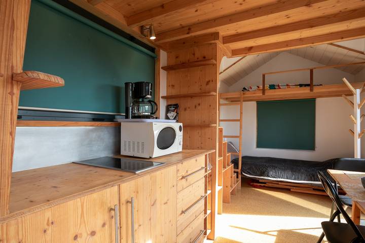Tiny House 'Très Jolie Tout Confort' avec terrasse privée, jardin privé et Wi-Fi in Bégard, Région de Guingamp