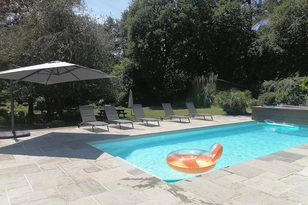 Grande Villa 10p, calme, piscine chauffée, pétanque, brasero, à 10min des plages in Angresse, Côte d’Argent