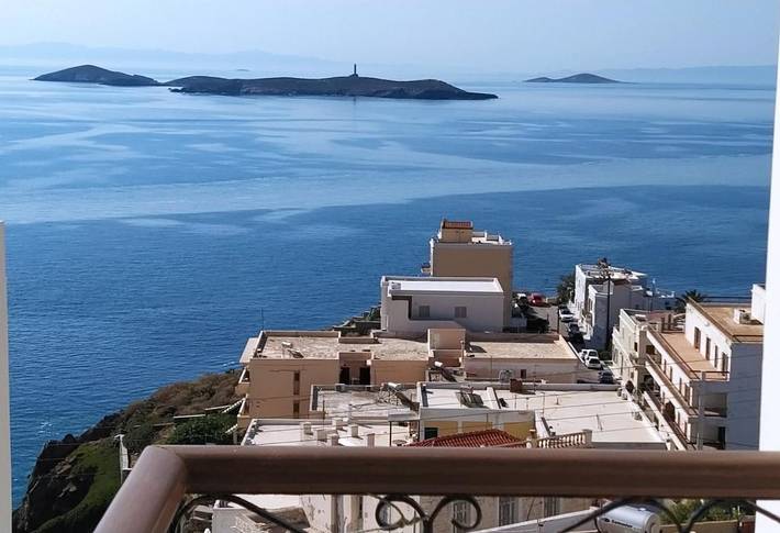 Maison d’hôte pour 2 personnes, avec vue et terrasse dans Syros