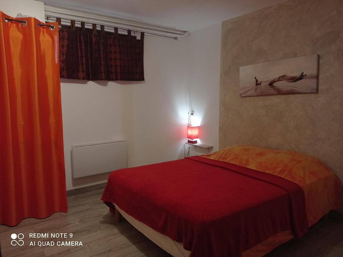 Appartement entier, Two-Bedroom Apartment in Laroque-des-Albères, Côte méditerranéenne (France)