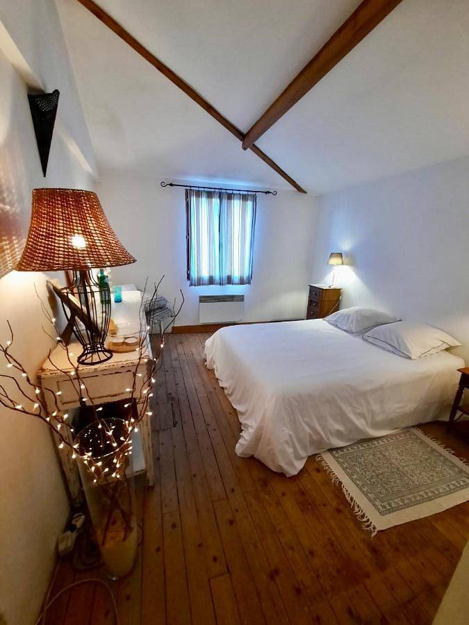 Double Room with Private Bathroom in Senlis, Oise