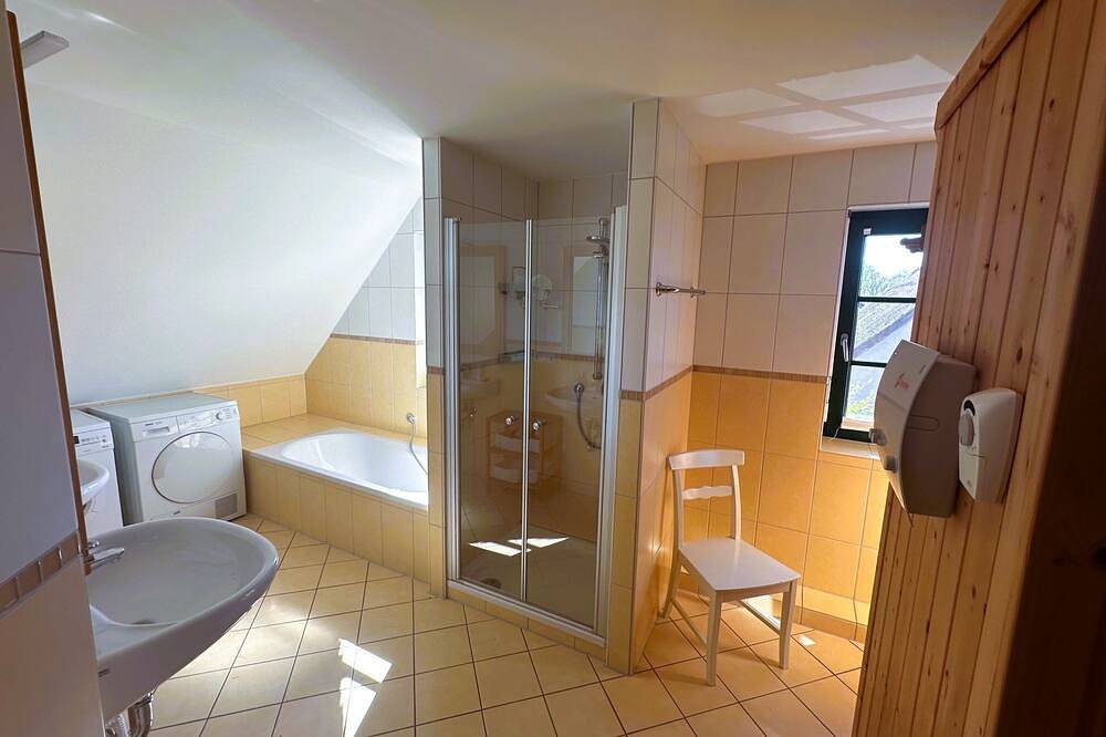 Strandhaus am Höft - exklusiver Privatstrand vor dem Haus - Strandhaus am Höft in Gager, Mönchgut