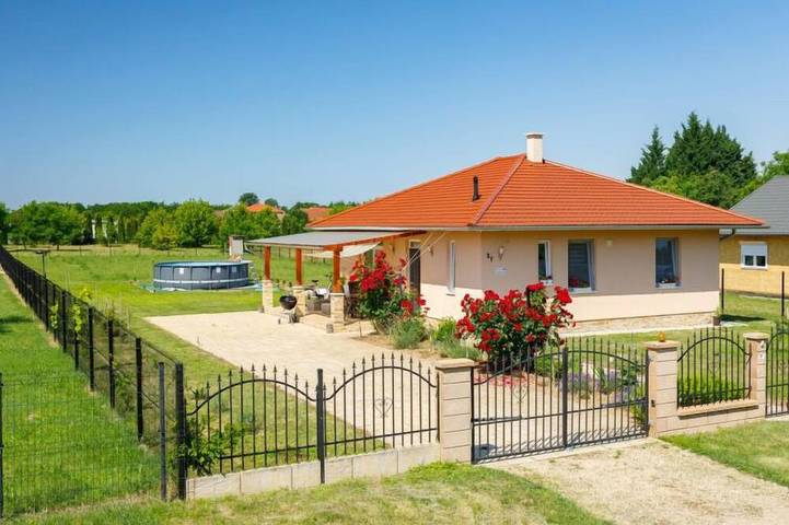 Ferienhaus für 6 Personen, mit Garten und Pool - 1