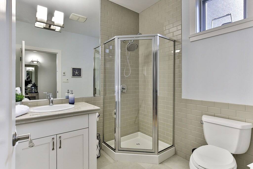 Ganze Wohnung, Atemberaubende Oase mit Meerblick in Vancouver Island 1 min. zu Fuß zum Strand 2Br 2Bth❤ in Parksville, Regional District of Nanaimo