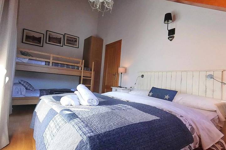Ganze Wohnung, Latitude 42 - tucasaenlospirineos in Escarrilla, Sallent de Gállego