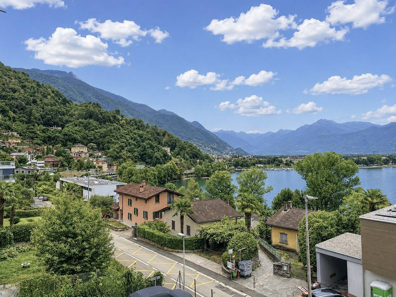 Appartamento intero, Appartamento vacanze per 5 persone con balcone in Minusio, Alpi Ticinesi e del Verbano