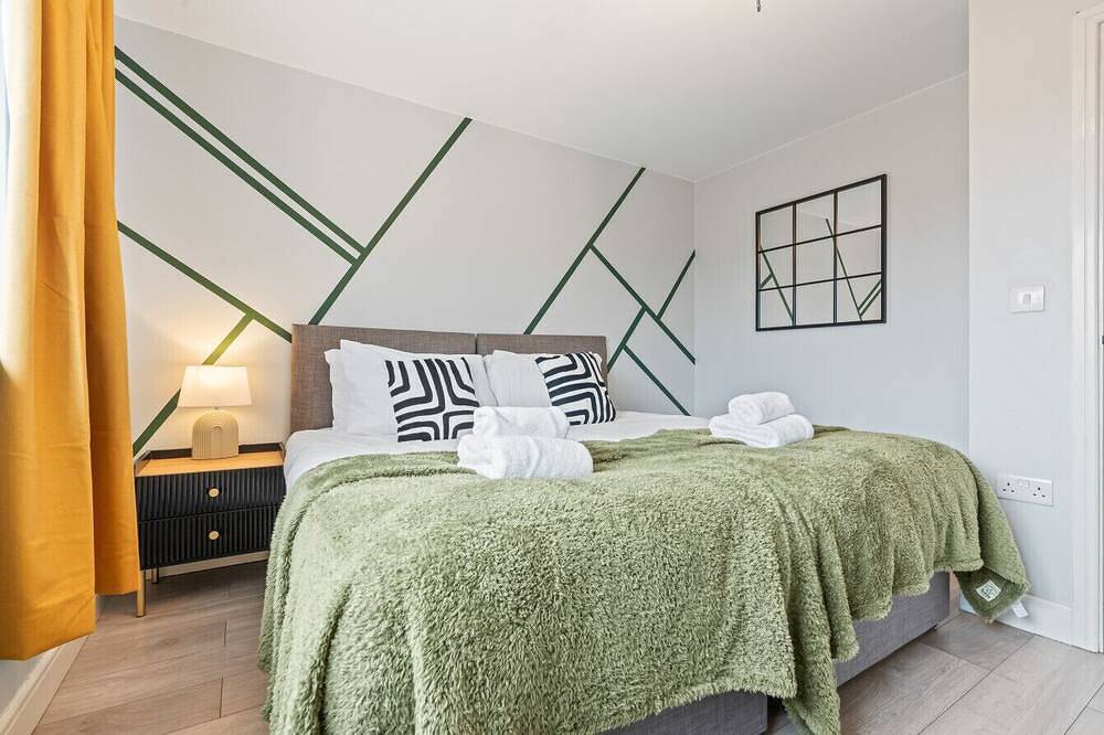 Charming House •  Central Location • Free Parking in Warwickshire