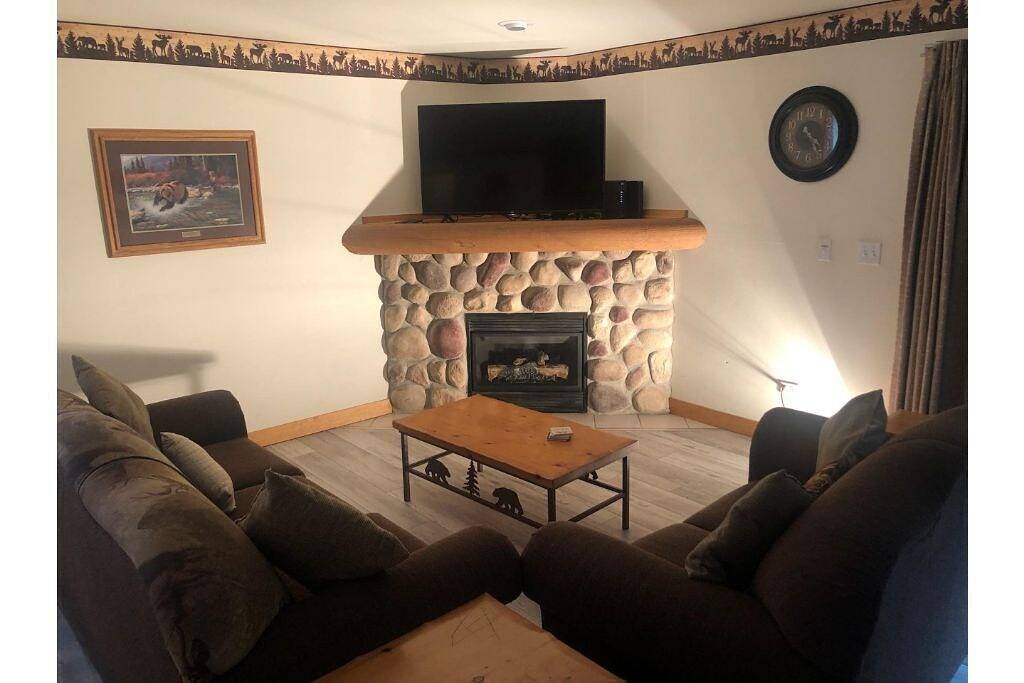 Bella Villa familiar. Wifi. Close to Starved Rock Park Hiking trails. Relaxing! in Starved Rock State Park