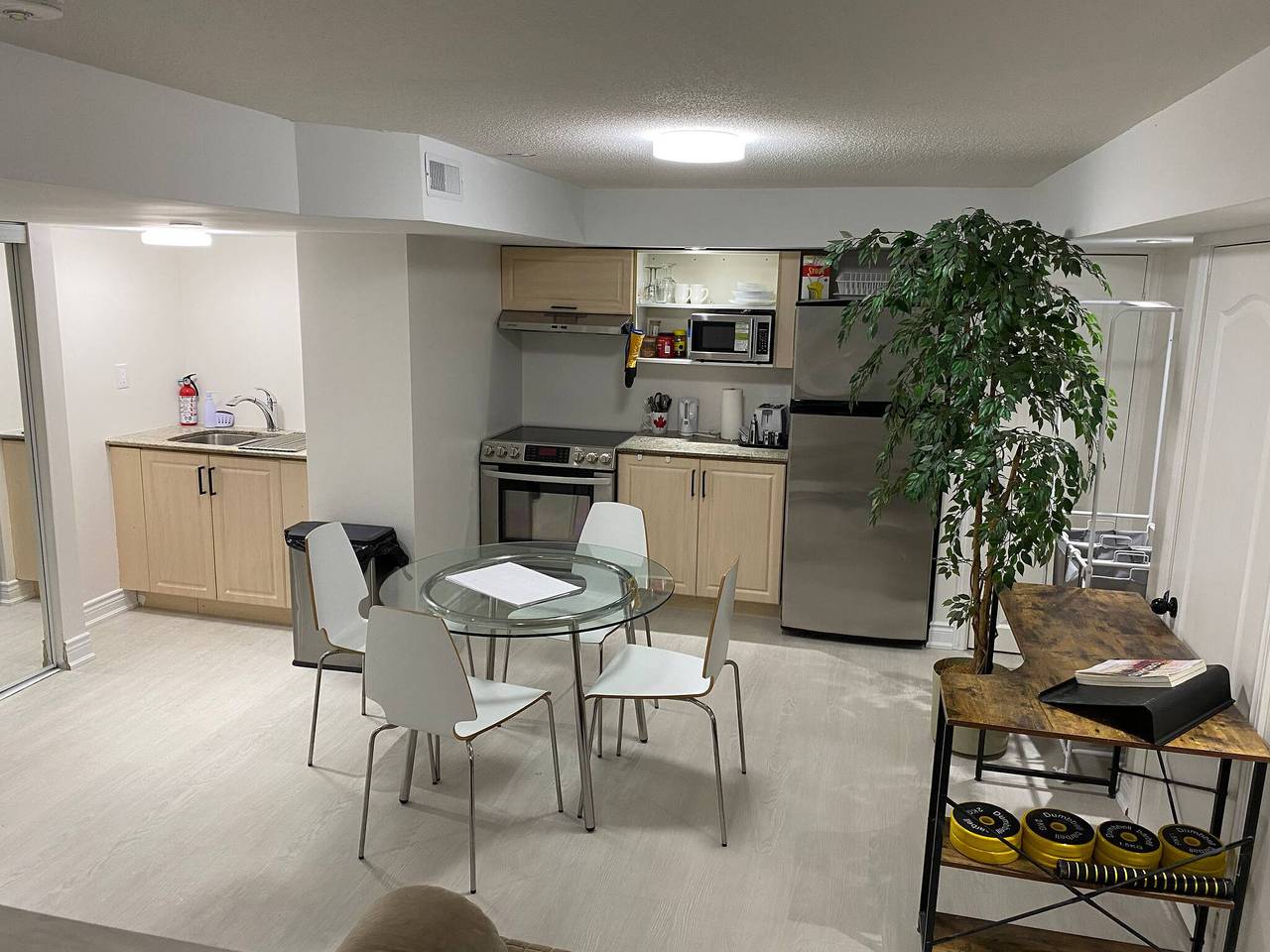 Apartamento inteiro, Apartamento de dos dormitorios recientemente renovado in Mississauga, Lago Ontário (Canadá)