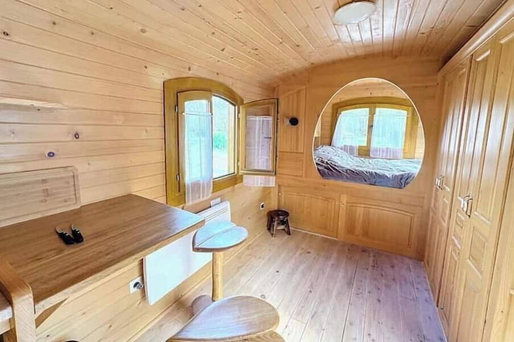 La Roulotte Blue: Charm and nature in the heart of the Médoc, close to the ocean! in Naujac-sur-Mer, Lesparre-Médoc und Umgebung