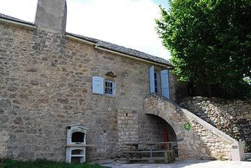 Gîte pour 3 Personnes dans Saint-Pierre-des-Tripiers, Massif central, Photo 4