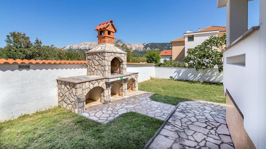 Ferienhaus für 6 Personen, mit Terrasse und Garten in Baska - 3