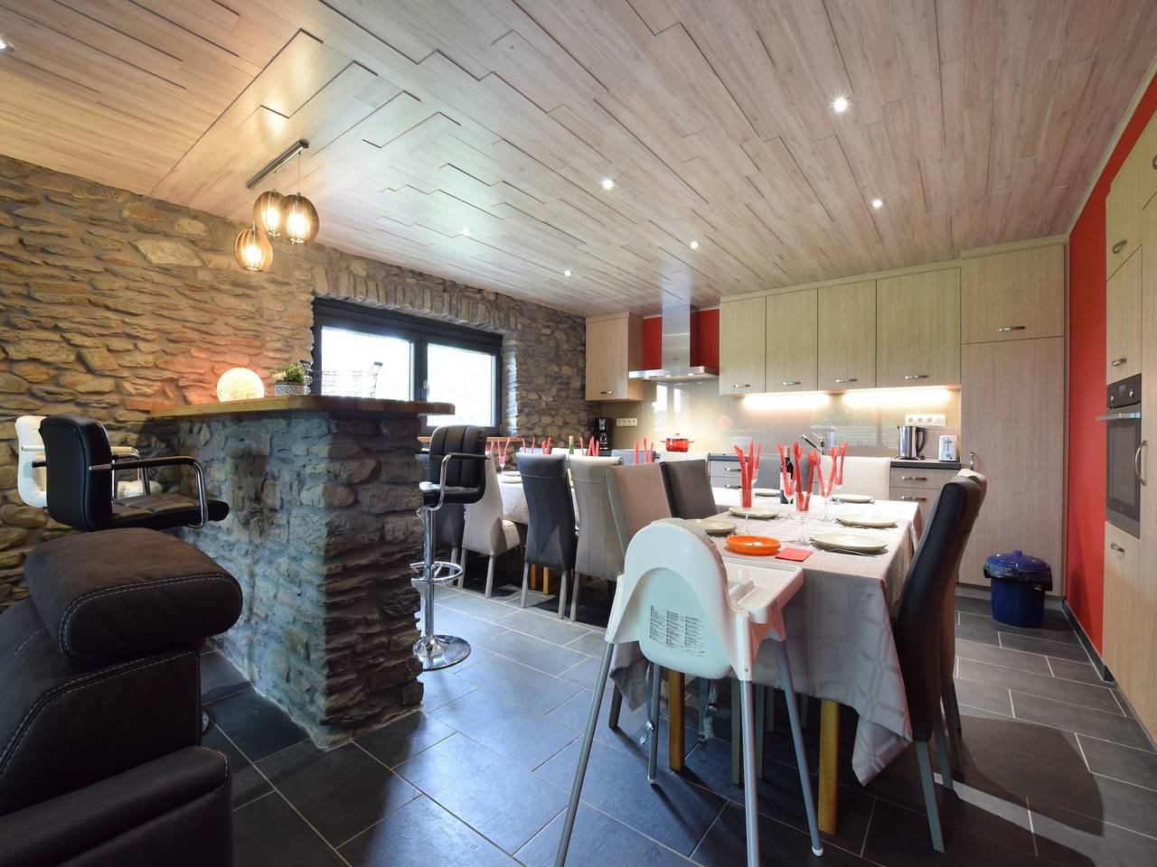 Chic Holiday Home in Noville with Sauna in Bastnach, Parc naturel Haute-Sûre Forêt d'Anlier