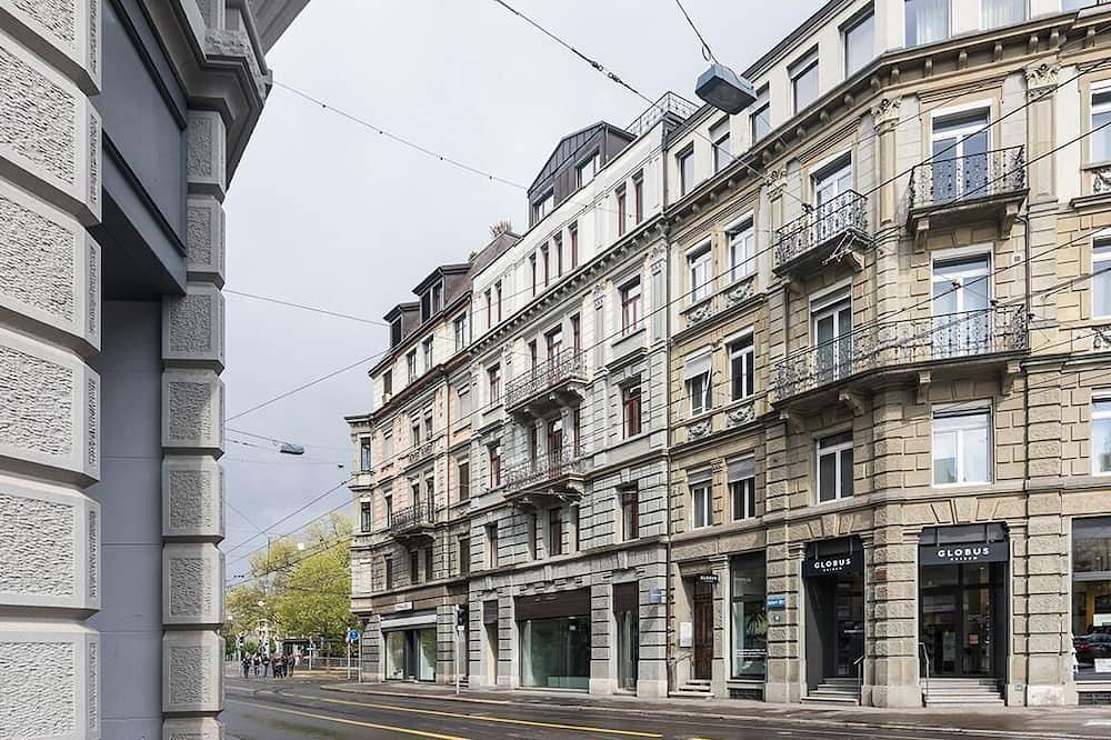 Entire apartment, Löwenplatz Apartment next to Station by Airhome in Zurich, Zurich district