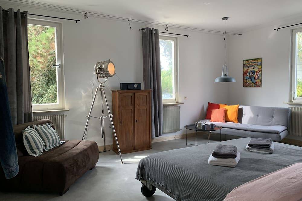 Ganze Wohnung, 5 Minuten vom Outlet Großes Xl Ferien-Business-City-Family-Apartment für 6 Gäste in Metzingen, Neckar-Alb