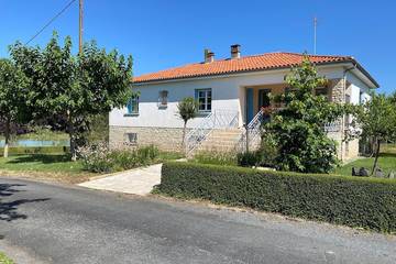 Gîte pour 8 personnes, avec terrasse et jardin à Capdrot