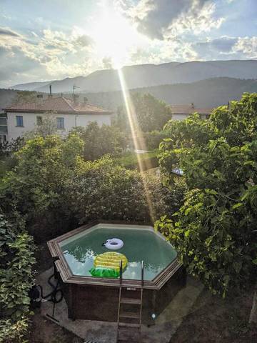 Gîte pour 2 personnes, avec jardin et piscine ainsi que vue et terrasse, animaux acceptés à Corneilla-de-Conflent