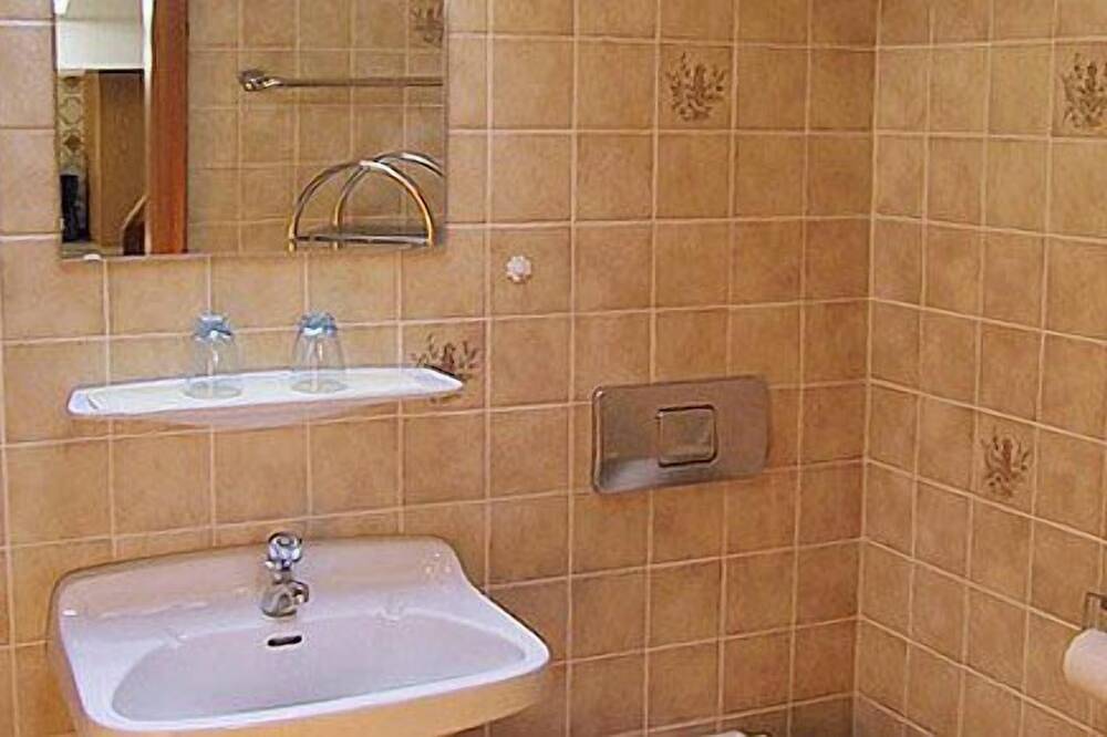 Ganze Wohnung, Ferienwohnung Königssee für 2-4 Personen 70 qm, 2 Schlafzimmer, Balkon in Schönau am Königssee, Berchtesgadener Alpen