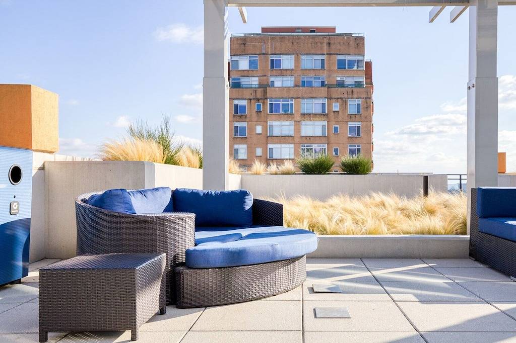 Ganze Wohnung, Roomy Virginia Square 1Br w/ W/D & Gym, near Gmu & Metro, by Blueground in Arlington (VA), Arlington County