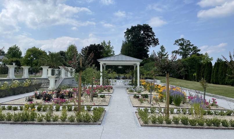 Location de vacances pour 2 personnes, avec terrasse ainsi que vue et jardin à Tinténiac - 4