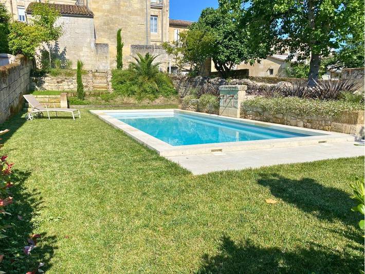 Location de vacances pour 2 personnes, avec Terrasse ainsi que Jardin et Piscine à Branne