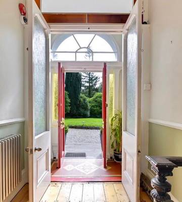 Holiday Rental for 14 People in Derry, County Londonderry, Photo 1