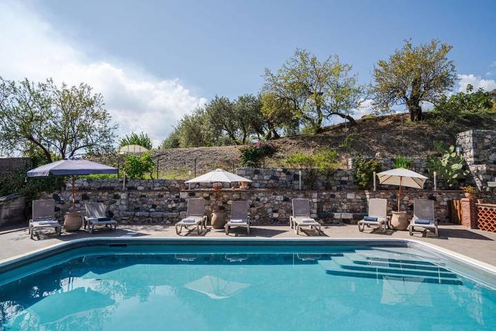 Appartamento per 2 persone, con Balcone e Terrazza nonché Giardino e Piscina a Castelmola