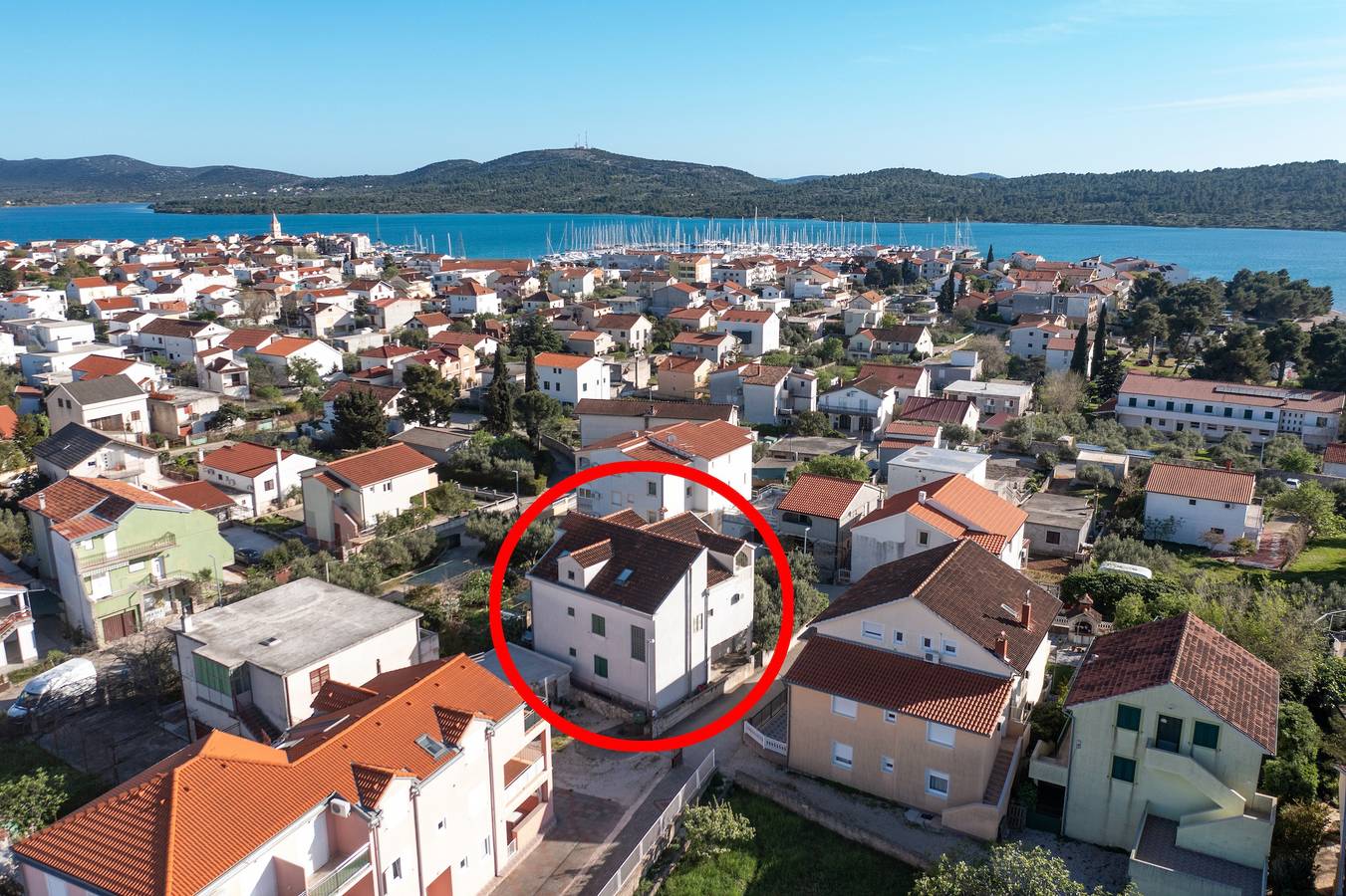 Ganze Wohnung, 2-Zimmer-Ferienwohnung mit Balkon und Meerblick Pirovac, Sibenik A-22567-b in Pirovac, Šibenik-Knin