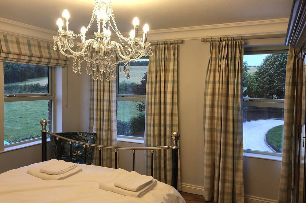 Beautiful 5 bedroom home in Mid Ulster- Magherafelt in Grafschaft Londonderry