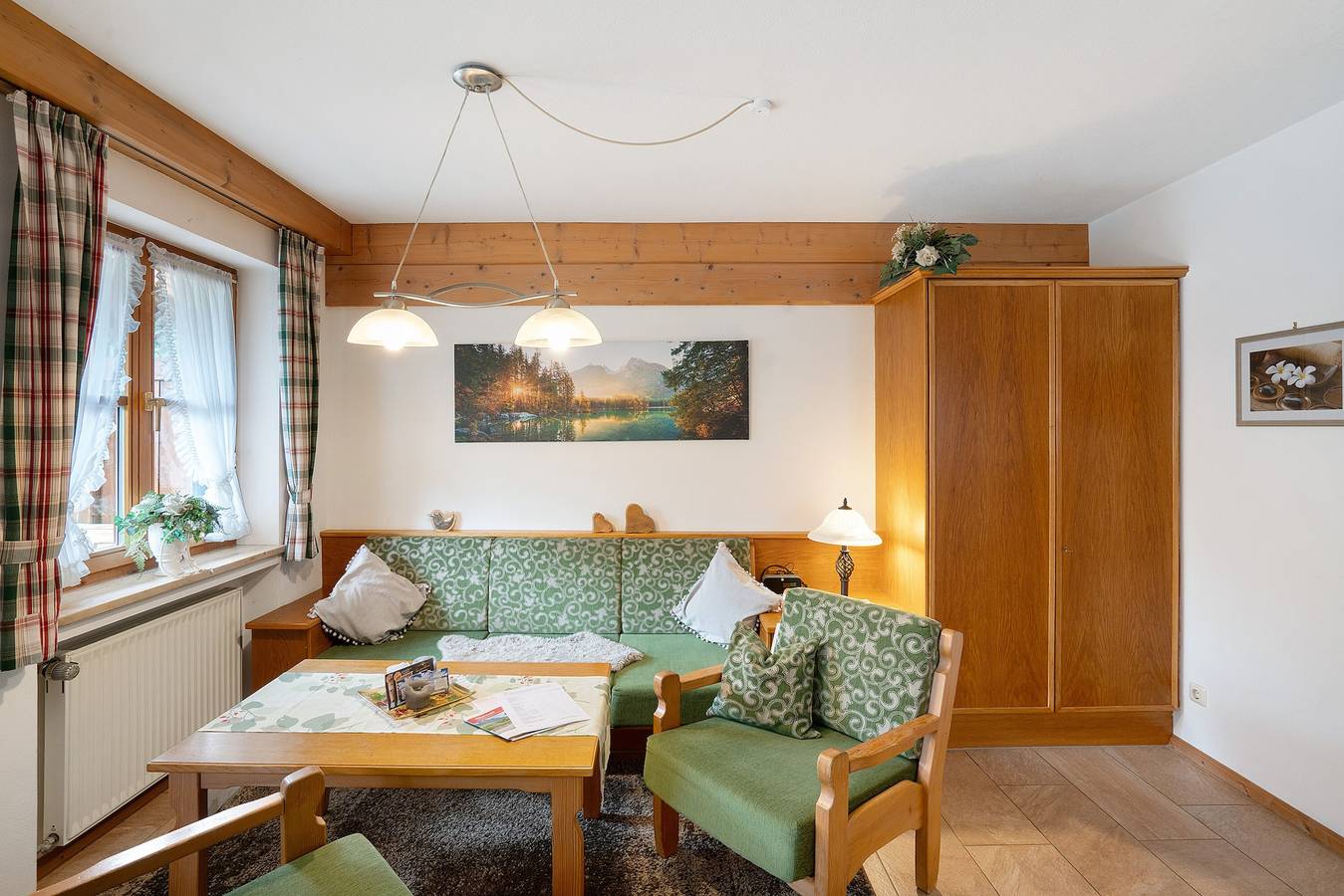 Ganze Wohnung, Ferienwohnung 'Alpenaster' mit Bergblick, privater Terrasse und Wlan in Mittenwald, Bayerische Alpen