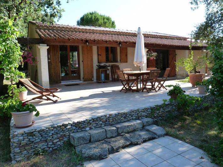 Location de vacances pour 6 personnes, avec vue ainsi que piscine et jardin à Villevieille - 4