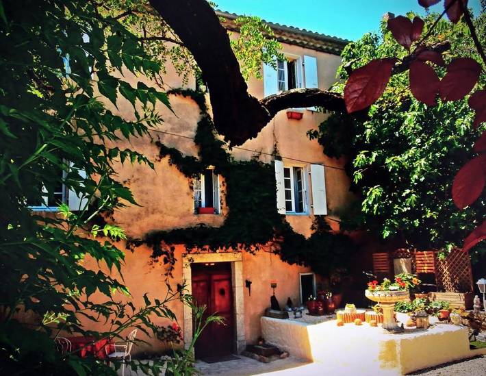 Ferienwohnung für 2 Personen, mit Ausblick und Terrasse sowie Garten in Vallon-Pont-d'Arc
