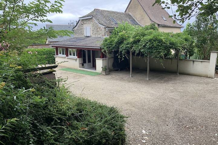 Gîte pour 4 personnes, avec terrasse et jardin à Maleville